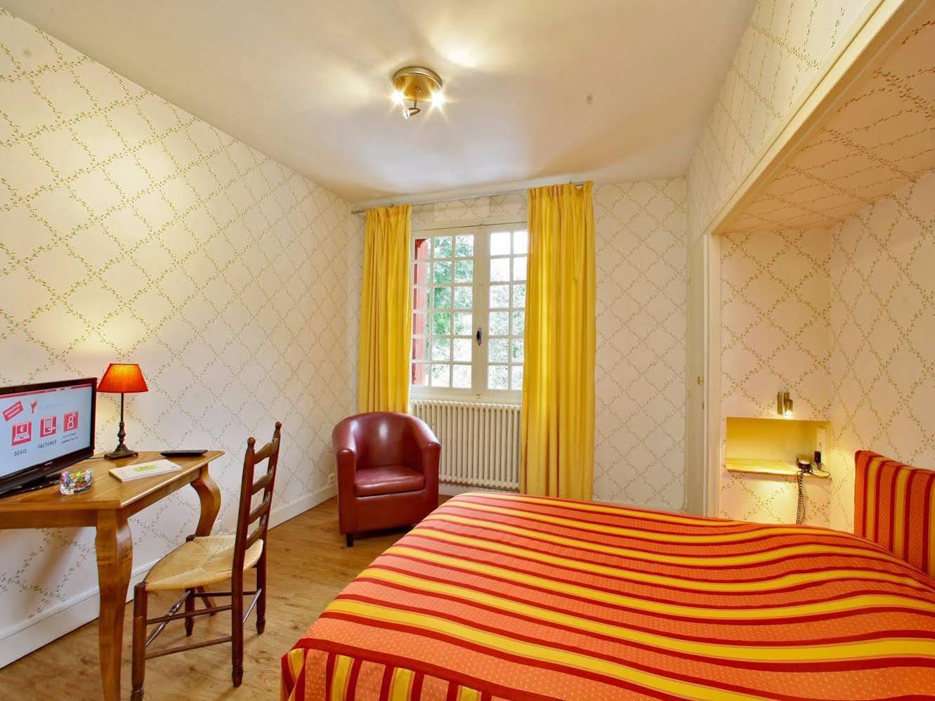 Hostellerie La Charmille Escoire Buitenkant foto